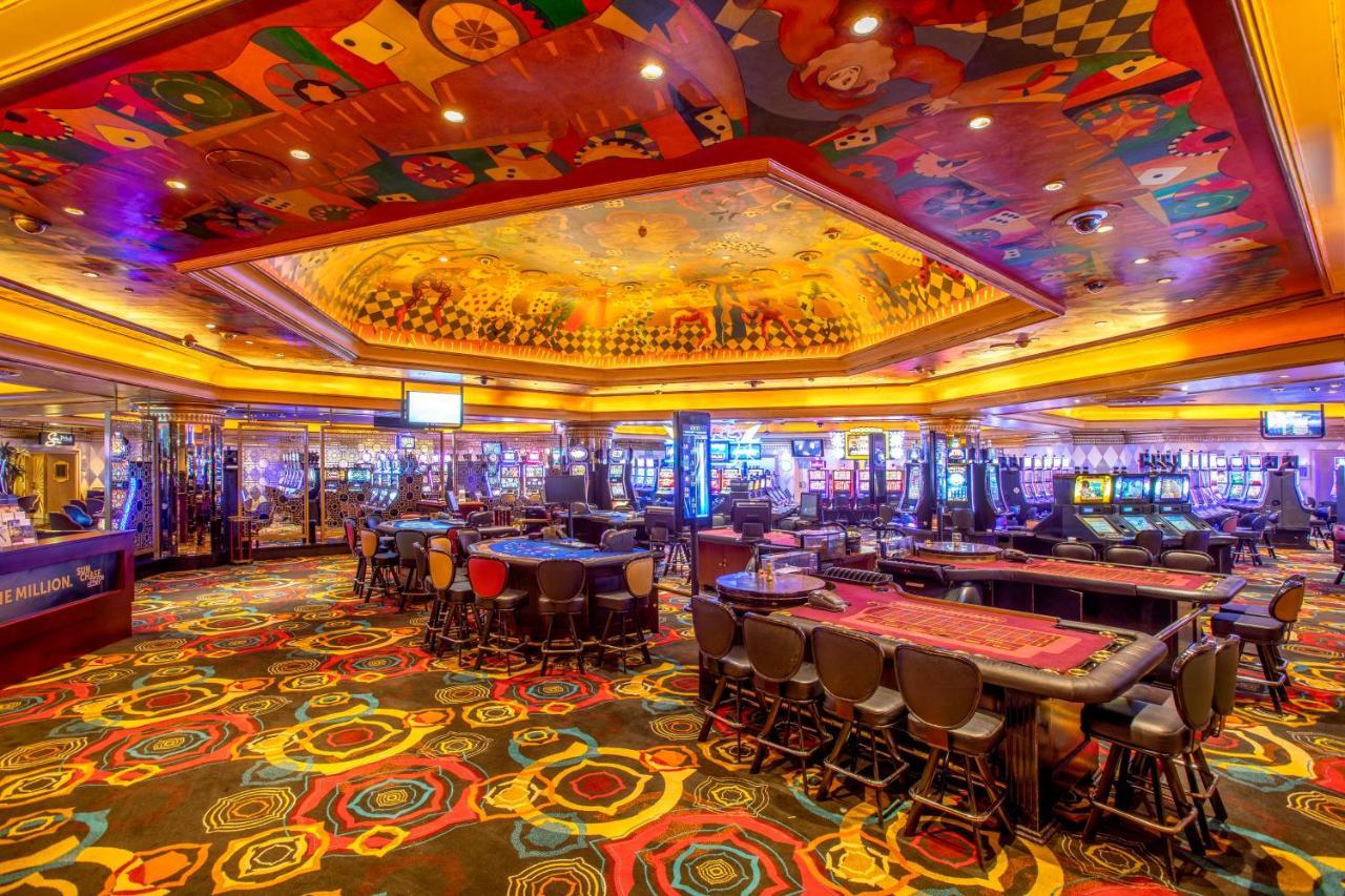 Soho Hotel & Casino At Сън Сити Екстериор снимка