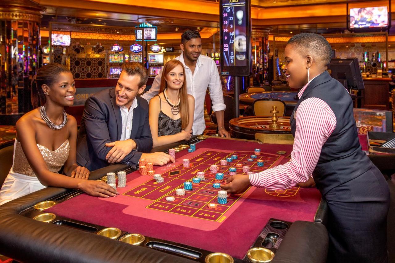 Soho Hotel & Casino At Сън Сити Екстериор снимка